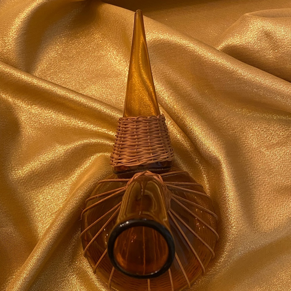Vintage Spanish Amber Glass Wine Decanter with basket weave base - Picture 2 of 5